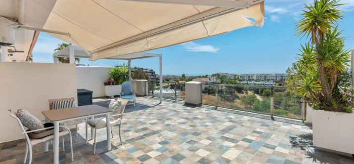 Sale of penthouse in New Golden Mile 2