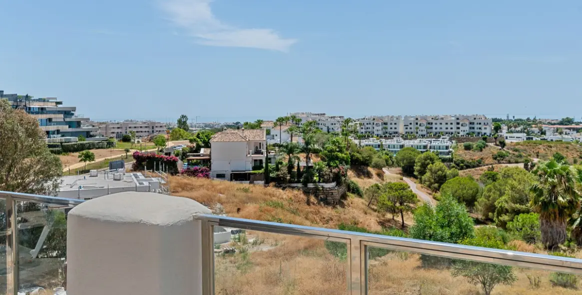 Sale of penthouse in New Golden Mile 4