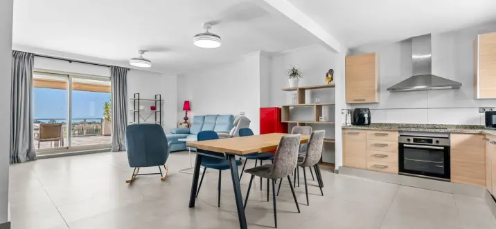 Sale of penthouse in New Golden Mile 4