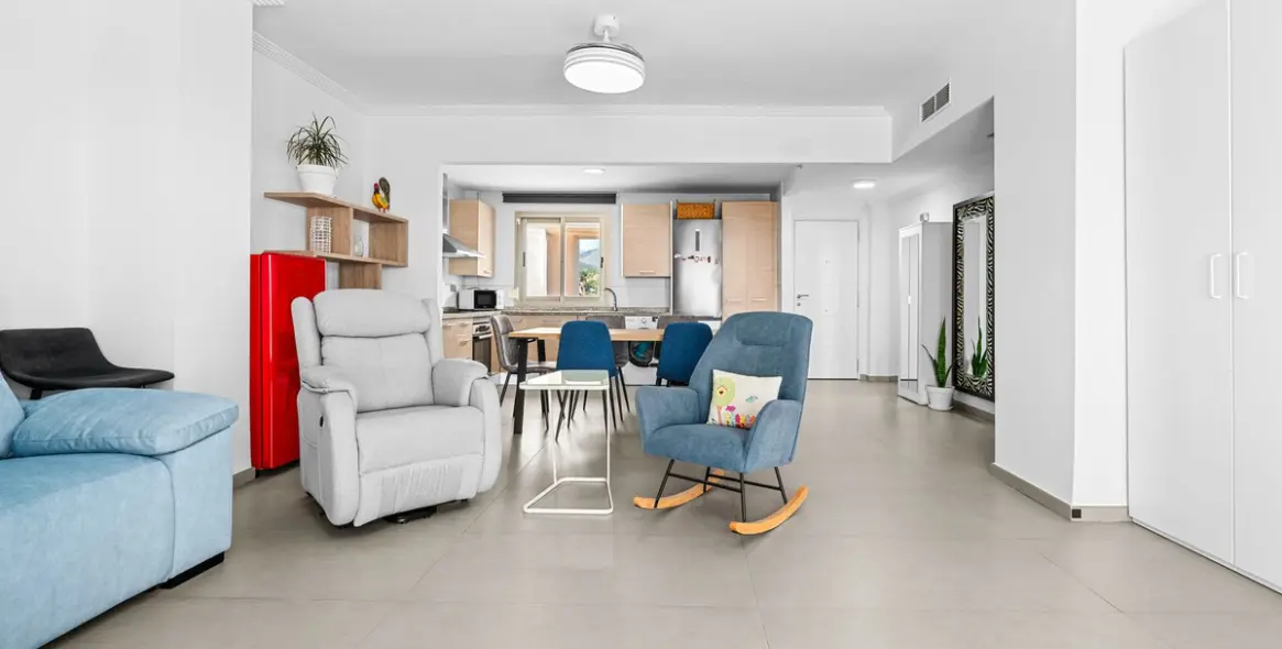 Sale of penthouse in New Golden Mile 7
