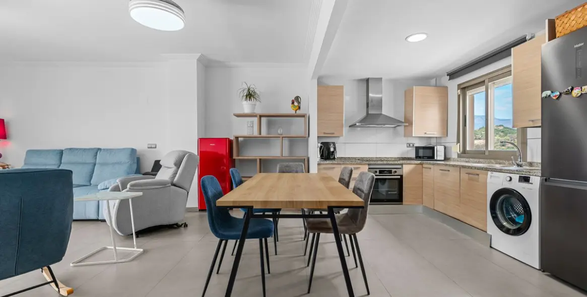 Sale of penthouse in New Golden Mile 9