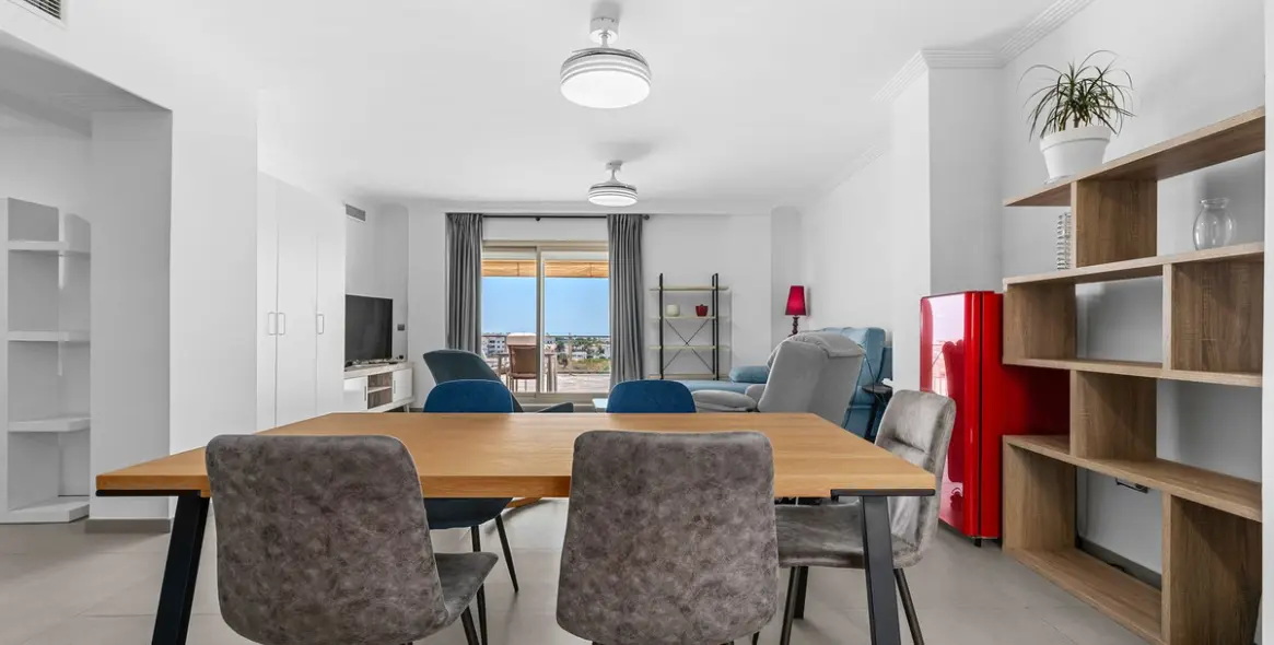 Sale of penthouse in New Golden Mile 11