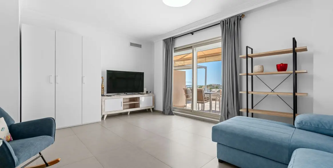 Sale of penthouse in New Golden Mile 13
