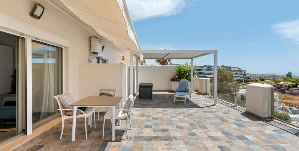 Sale of penthouse in New Golden Mile 14