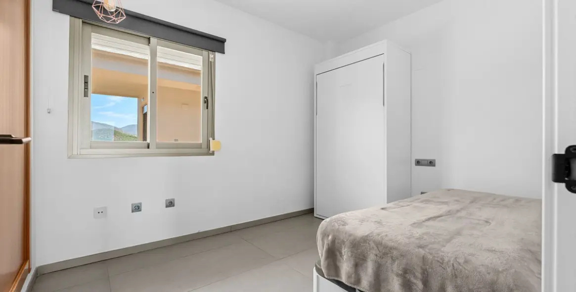 Sale of penthouse in New Golden Mile 19