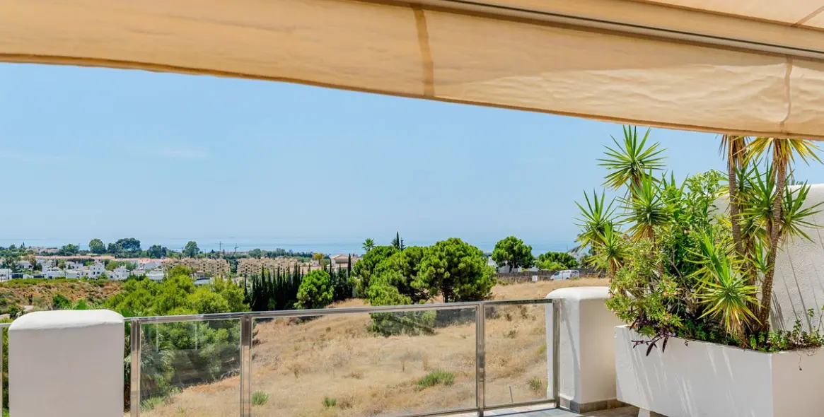 Sale of penthouse in New Golden Mile 24