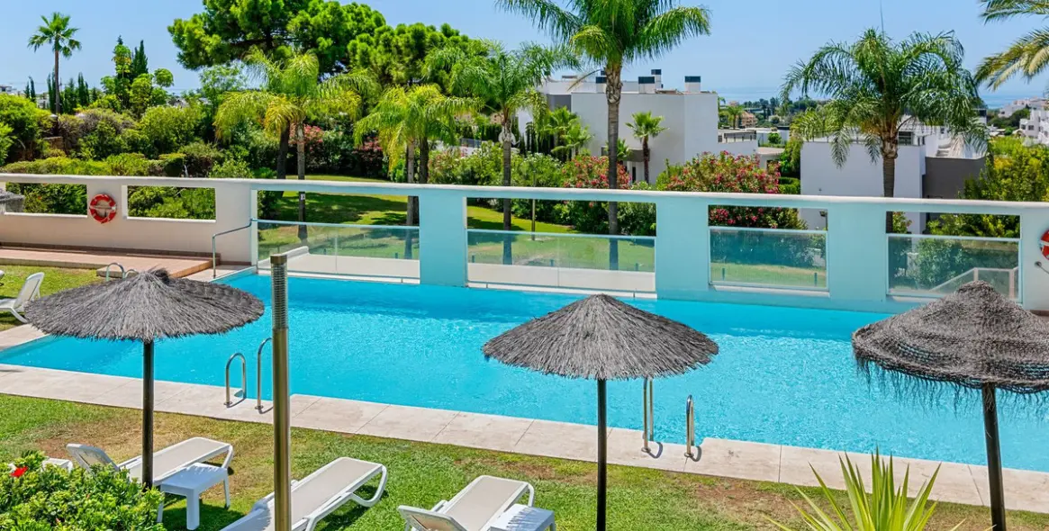 Sale of penthouse in New Golden Mile 28