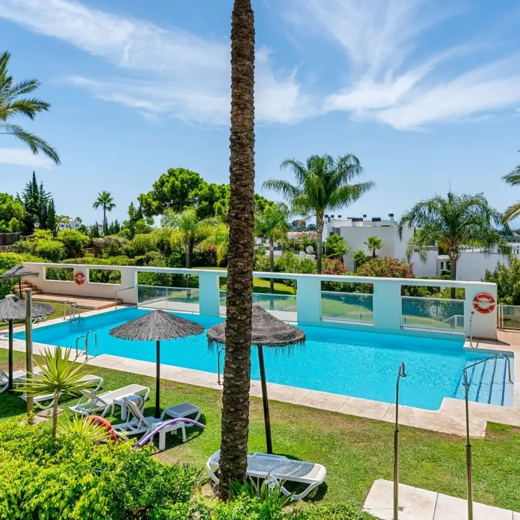 Sale of penthouse in New Golden Mile