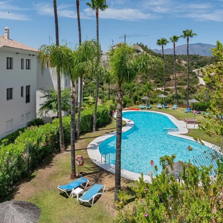 Sale of penthouse in New Golden Mile