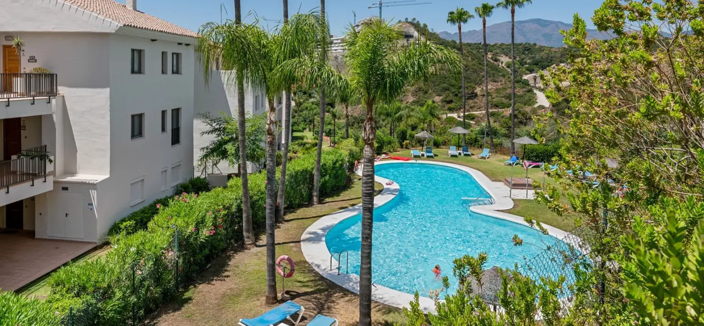 Sale of penthouse in New Golden Mile 1