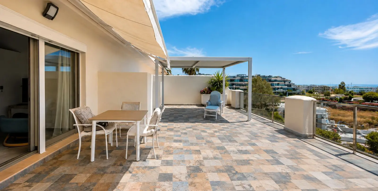 Sale of penthouse in New Golden Mile 3