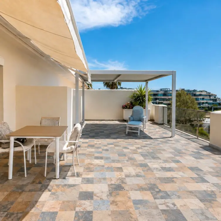Sale of penthouse in New Golden Mile