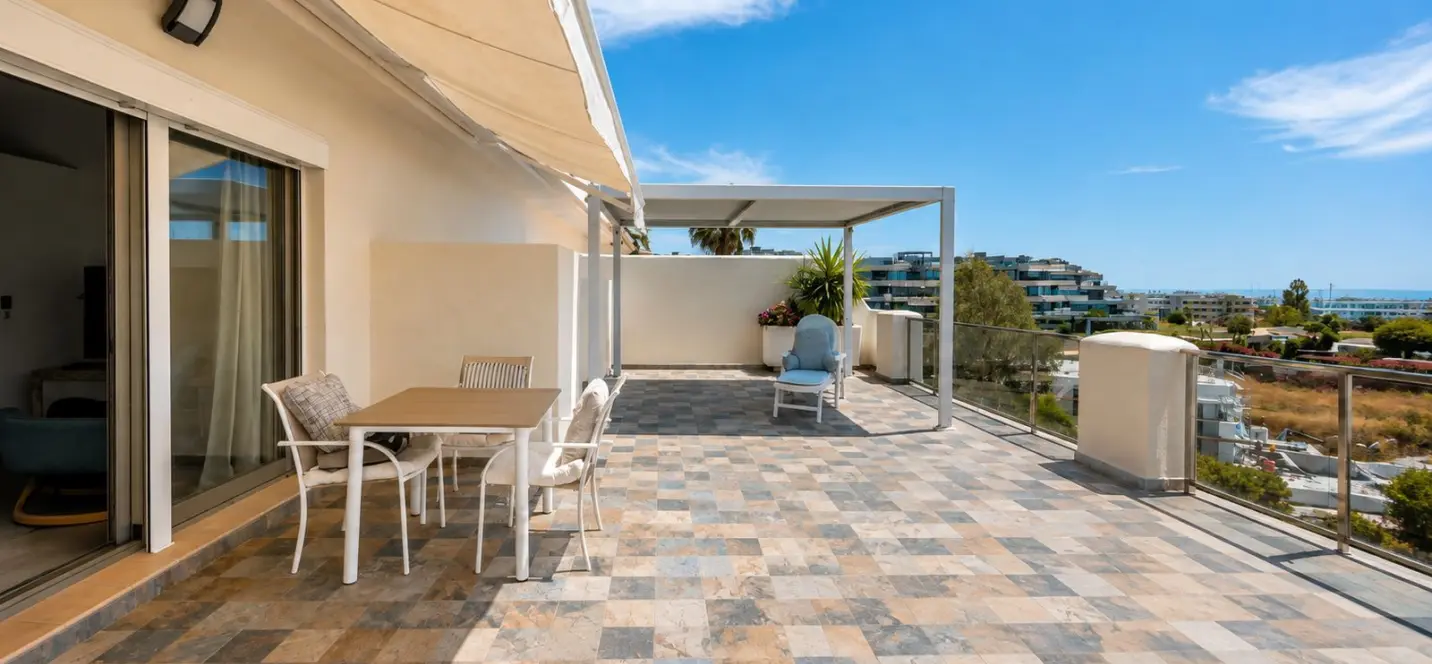 Sale of penthouse in New Golden Mile 2