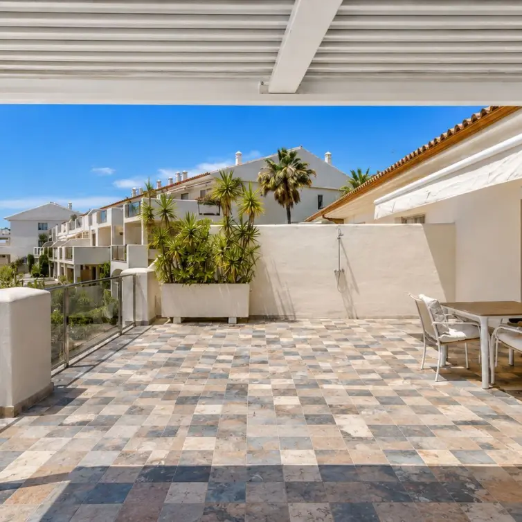 Sale of penthouse in New Golden Mile