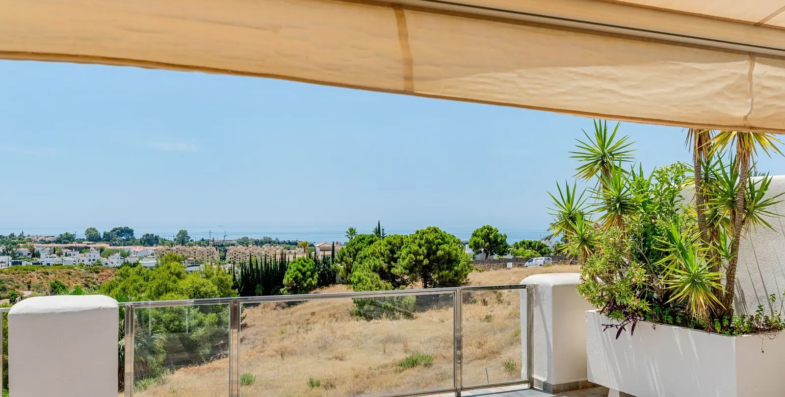 Sale of penthouse in New Golden Mile 5
