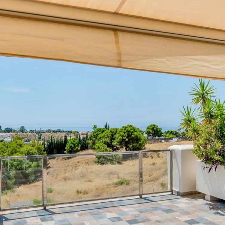 Sale of penthouse in New Golden Mile