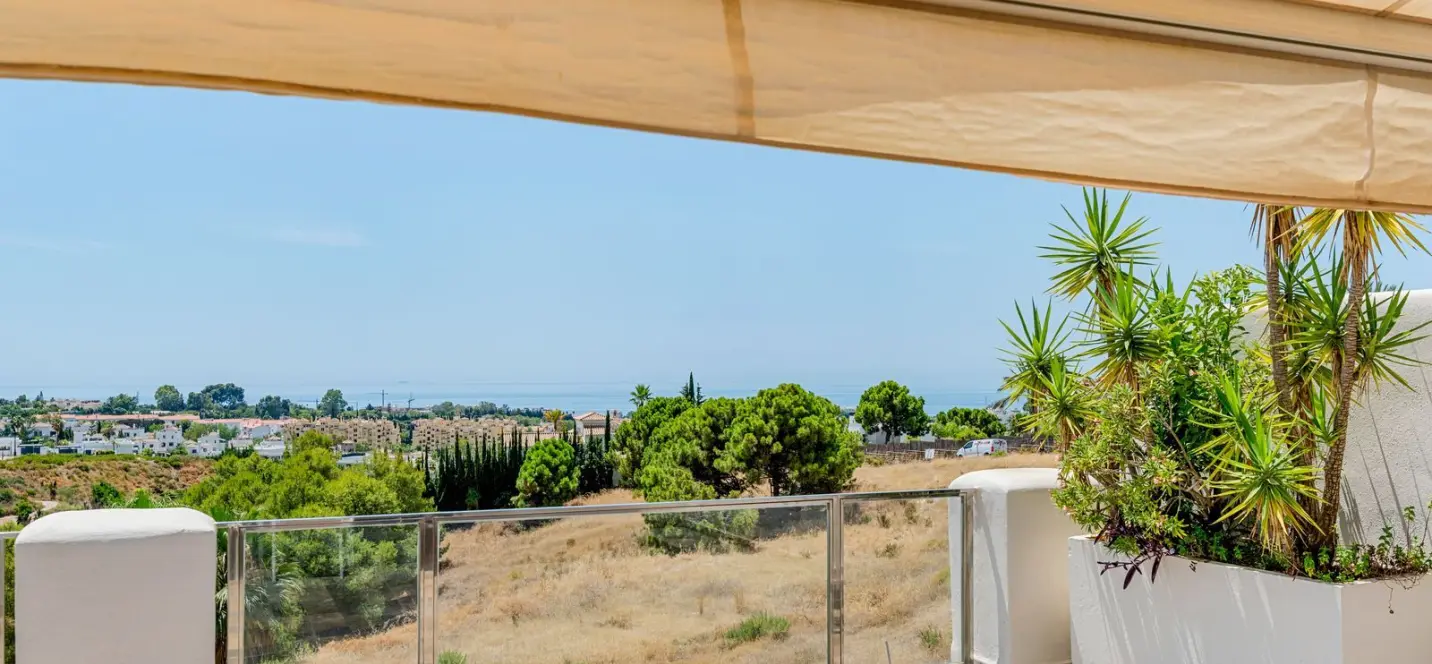 Sale of penthouse in New Golden Mile 4
