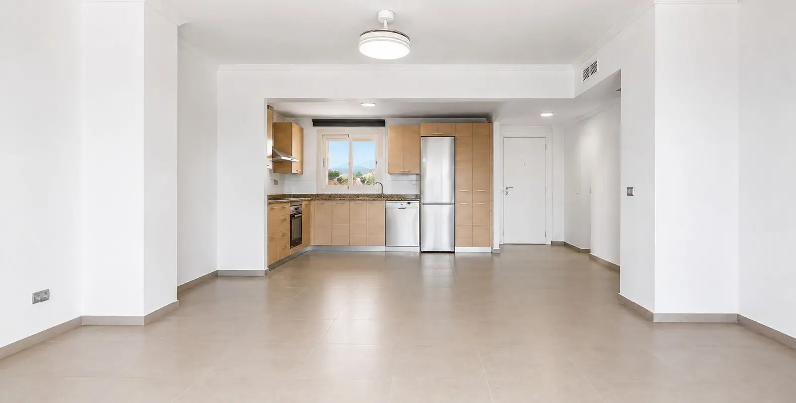 Sale of penthouse in New Golden Mile 8