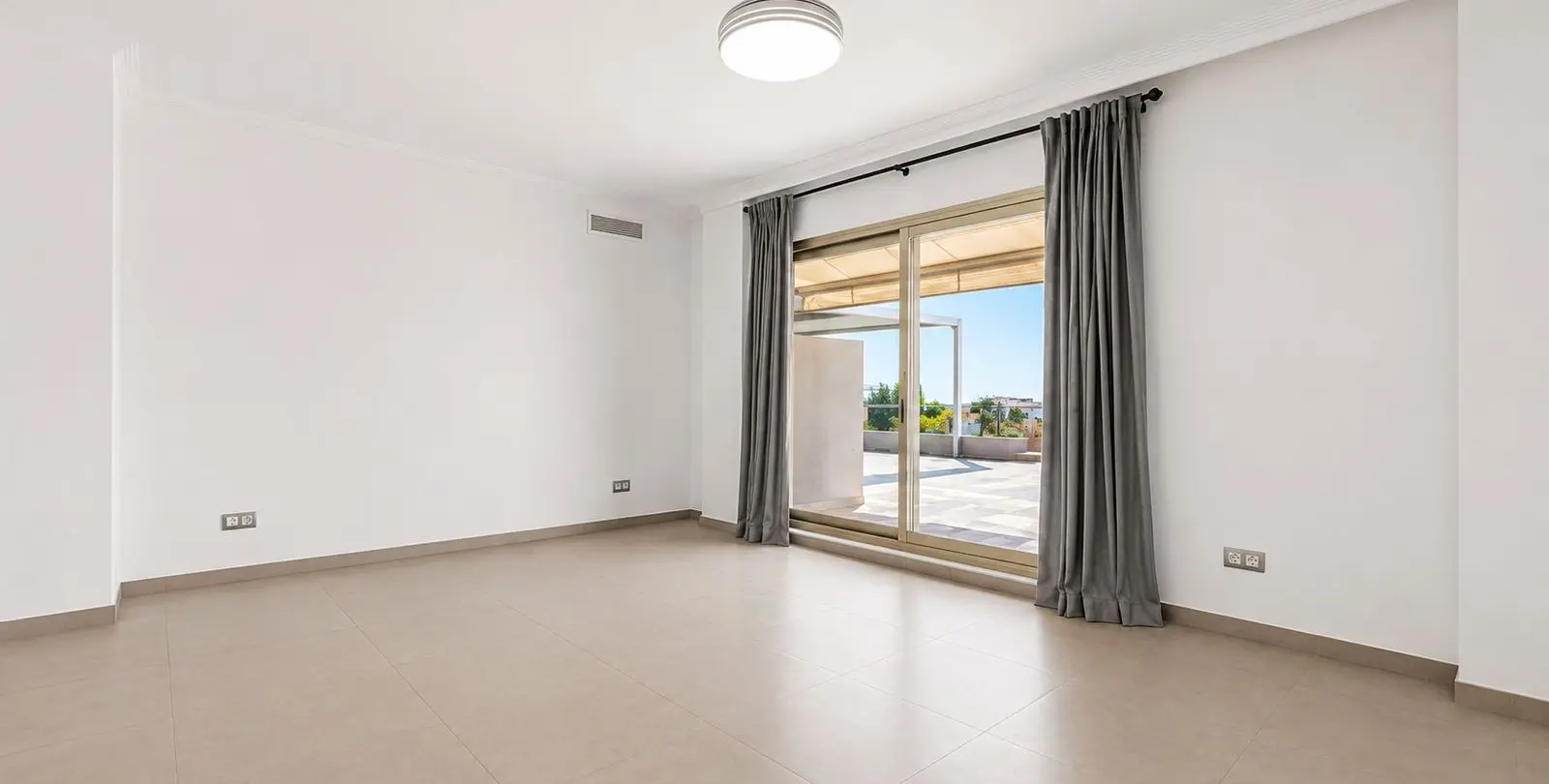 Sale of penthouse in New Golden Mile 9