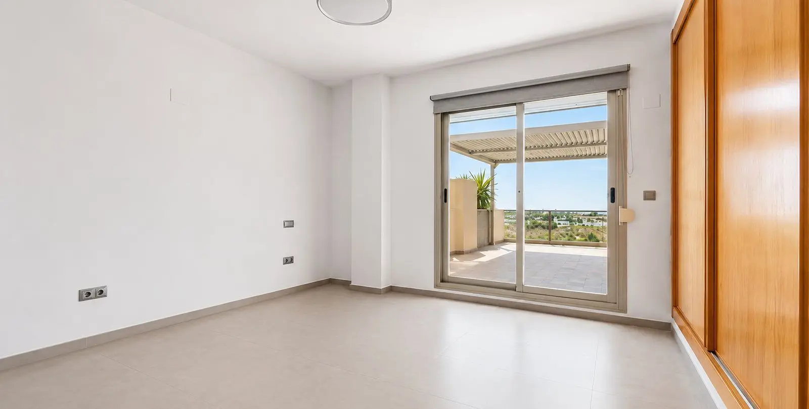Sale of penthouse in New Golden Mile 11