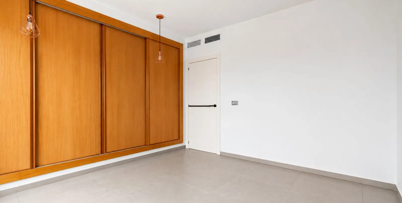 Sale of penthouse in New Golden Mile 12
