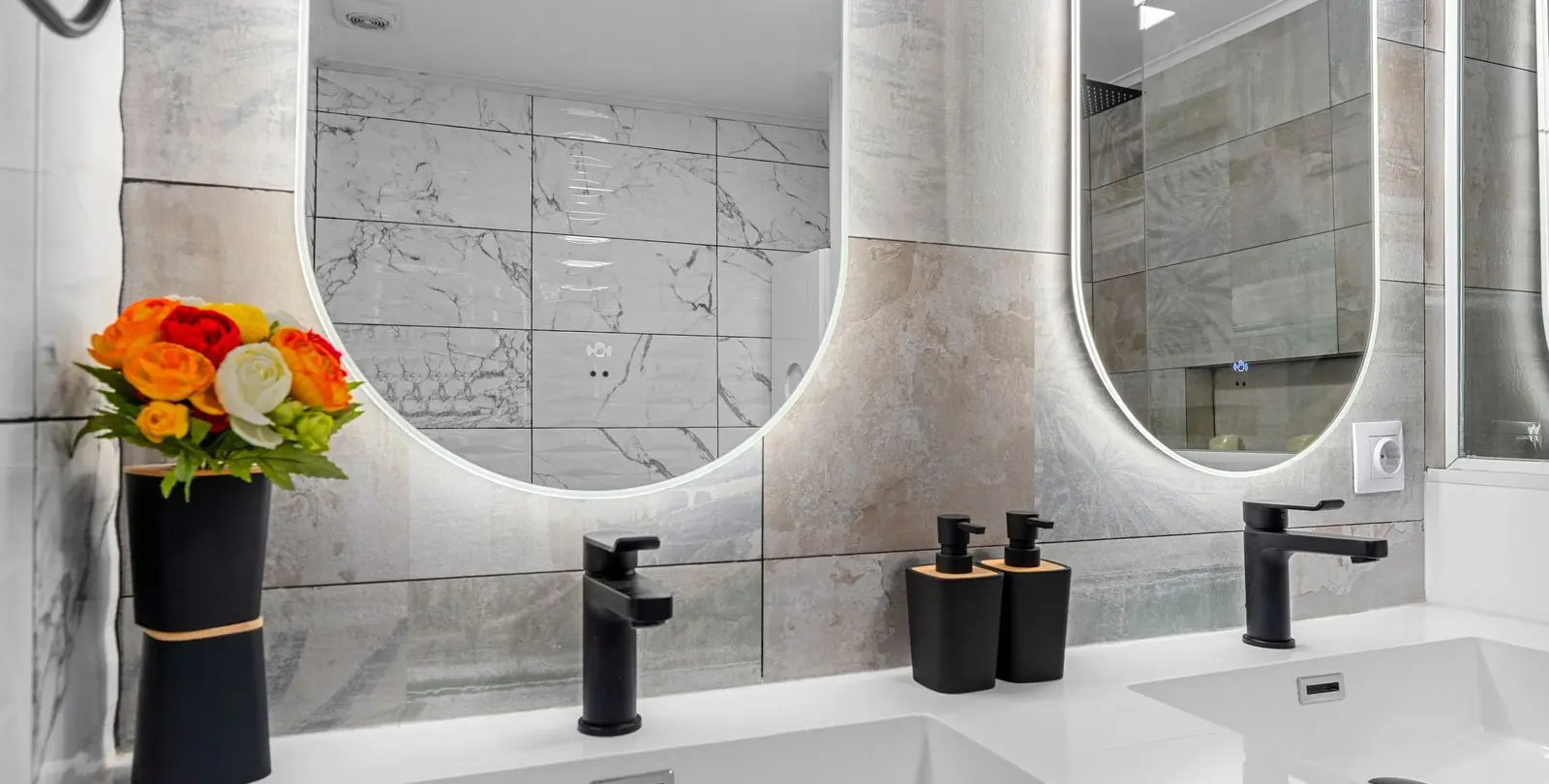 Sale of penthouse in New Golden Mile 13