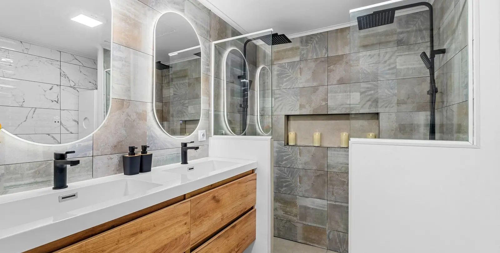 Sale of penthouse in New Golden Mile 14