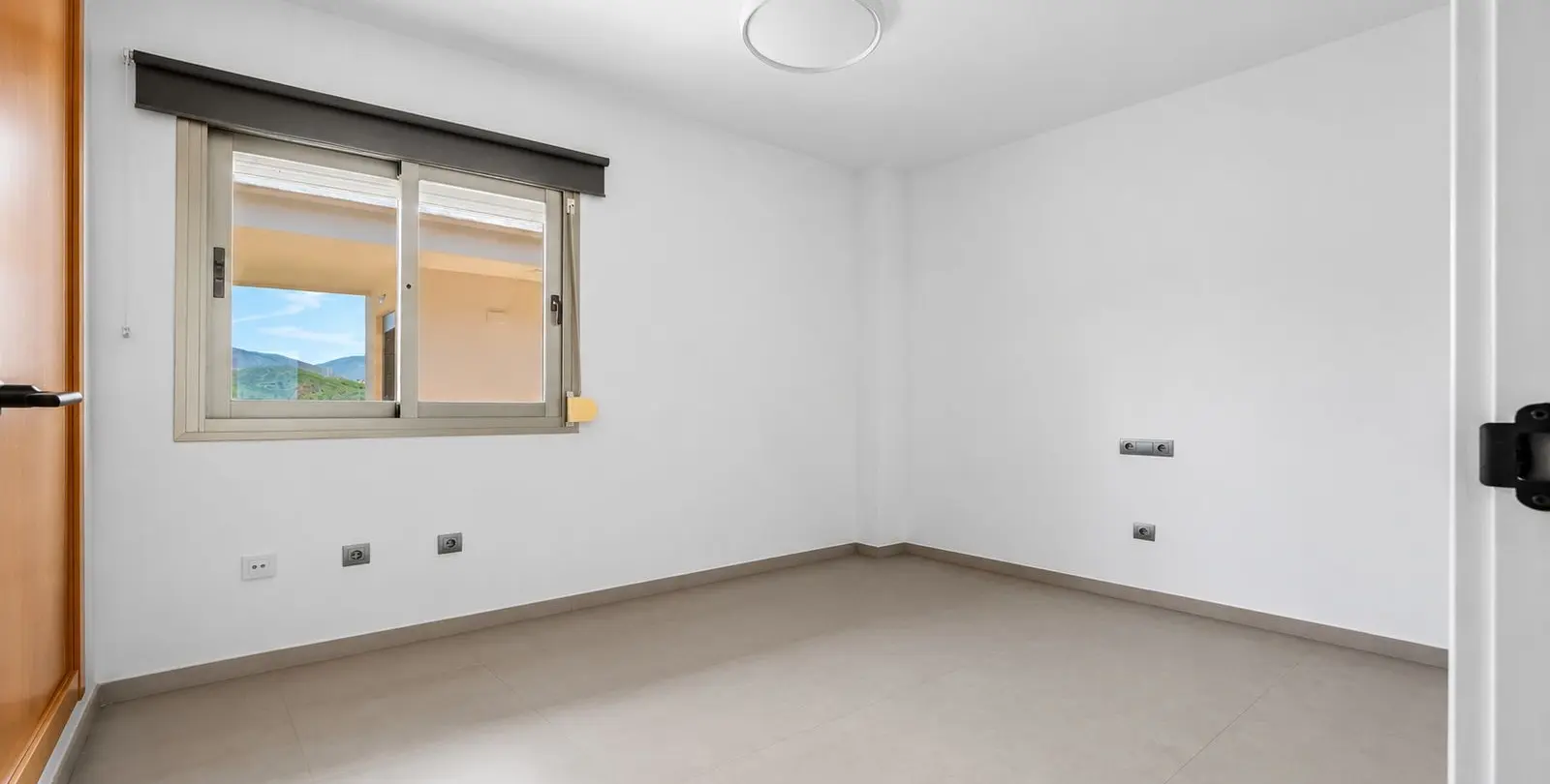 Sale of penthouse in New Golden Mile 15