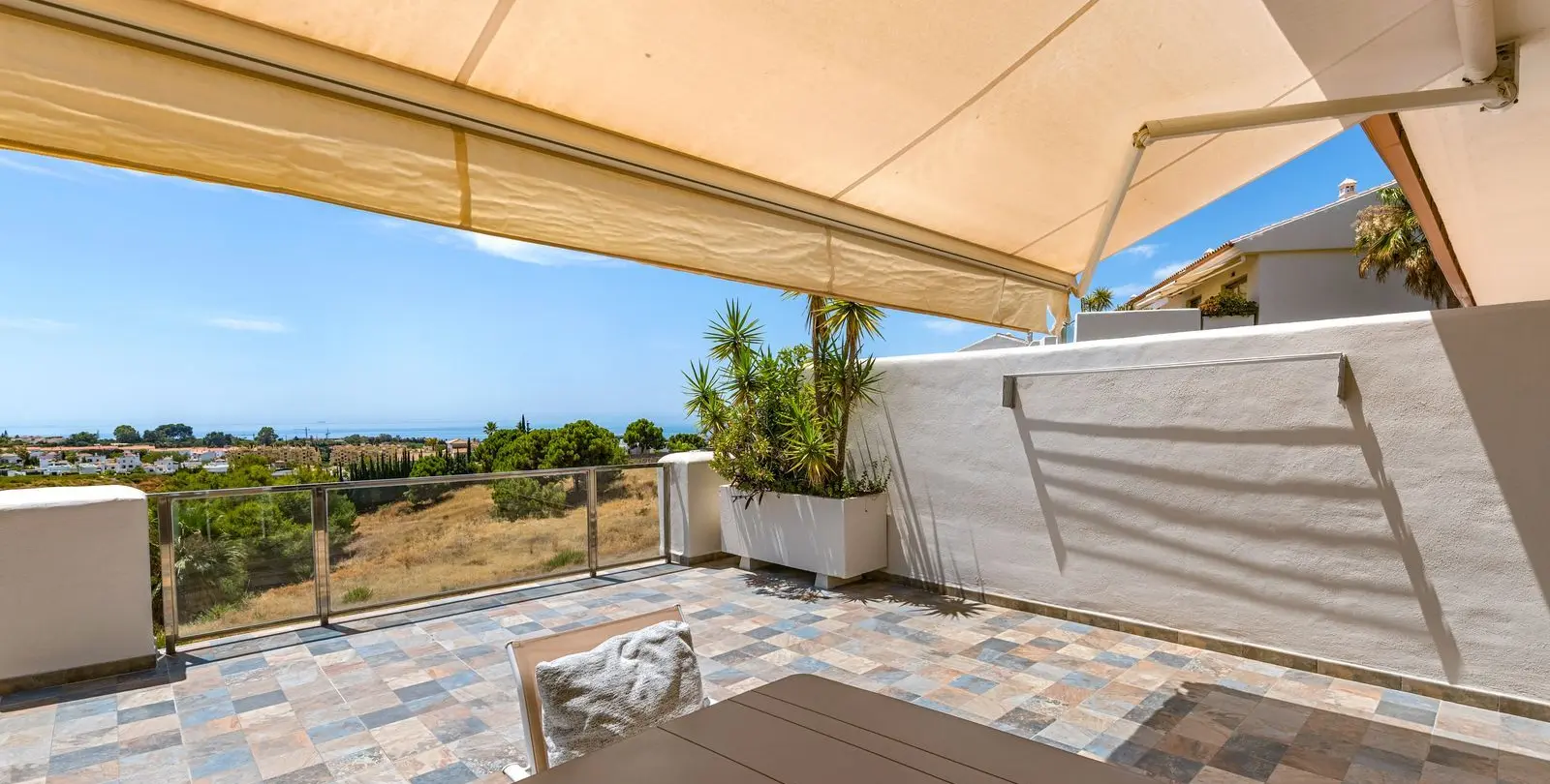 Sale of penthouse in New Golden Mile 18