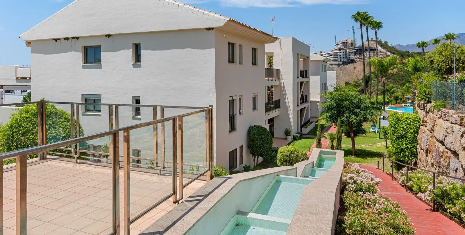 Sale of penthouse in New Golden Mile 19
