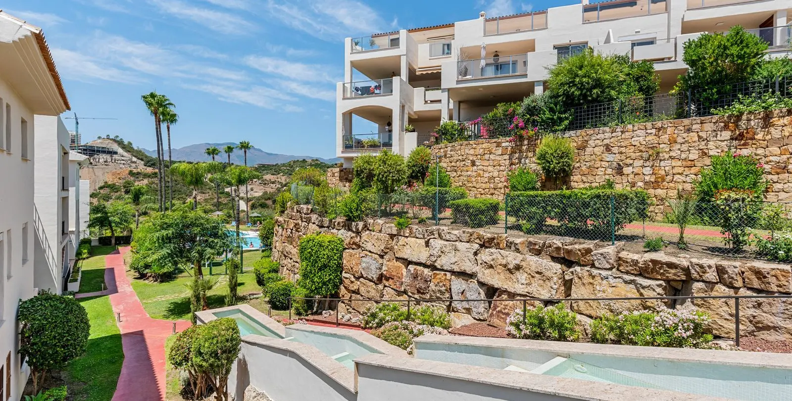 Sale of penthouse in New Golden Mile 20