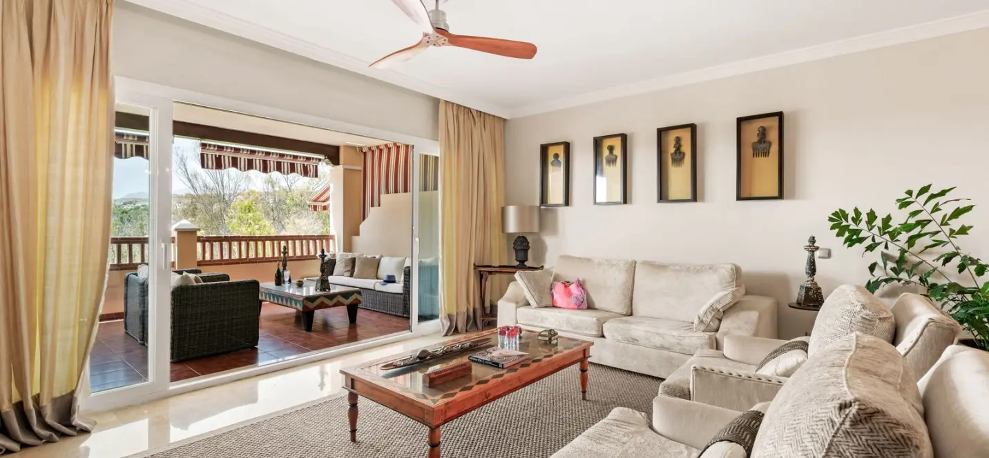 Sale of middle floor apartment in Atalaya 2