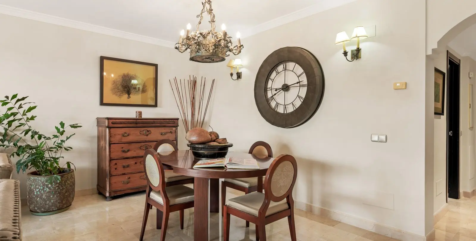 Продажа апартаментов на среднем этаже в Atalaya 12
