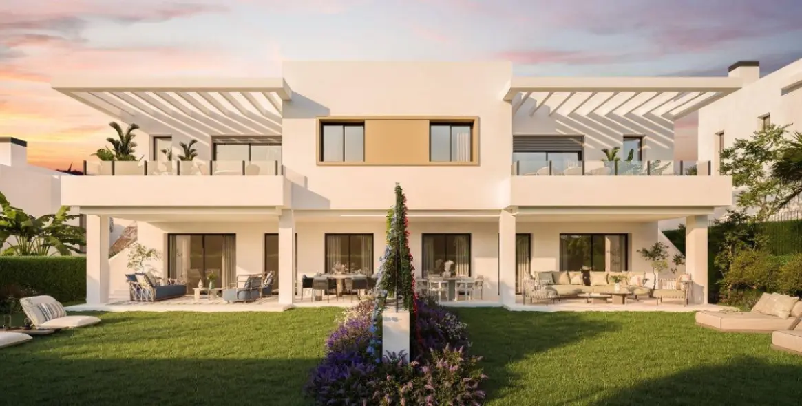Sale of semi-detached house in Estepona 1