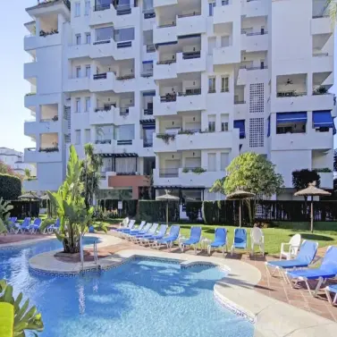 Sale of middle floor apartment in Puerto Banús