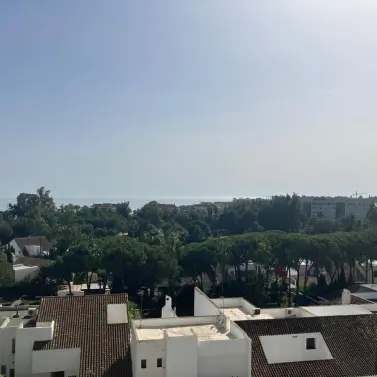 Sale of middle floor apartment in Puerto Banús