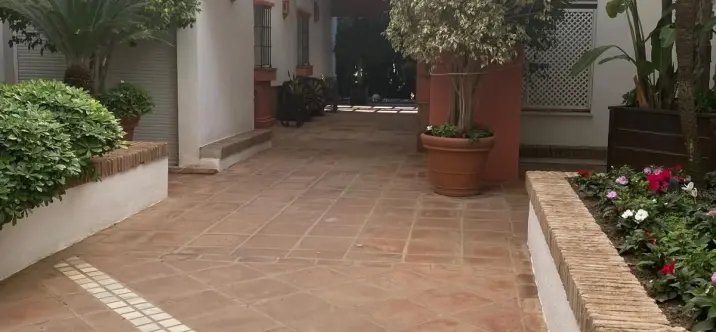 Sale of middle floor apartment in Puerto Banús 4