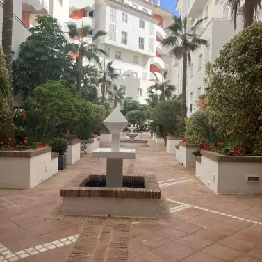 Sale of middle floor apartment in Puerto Banús