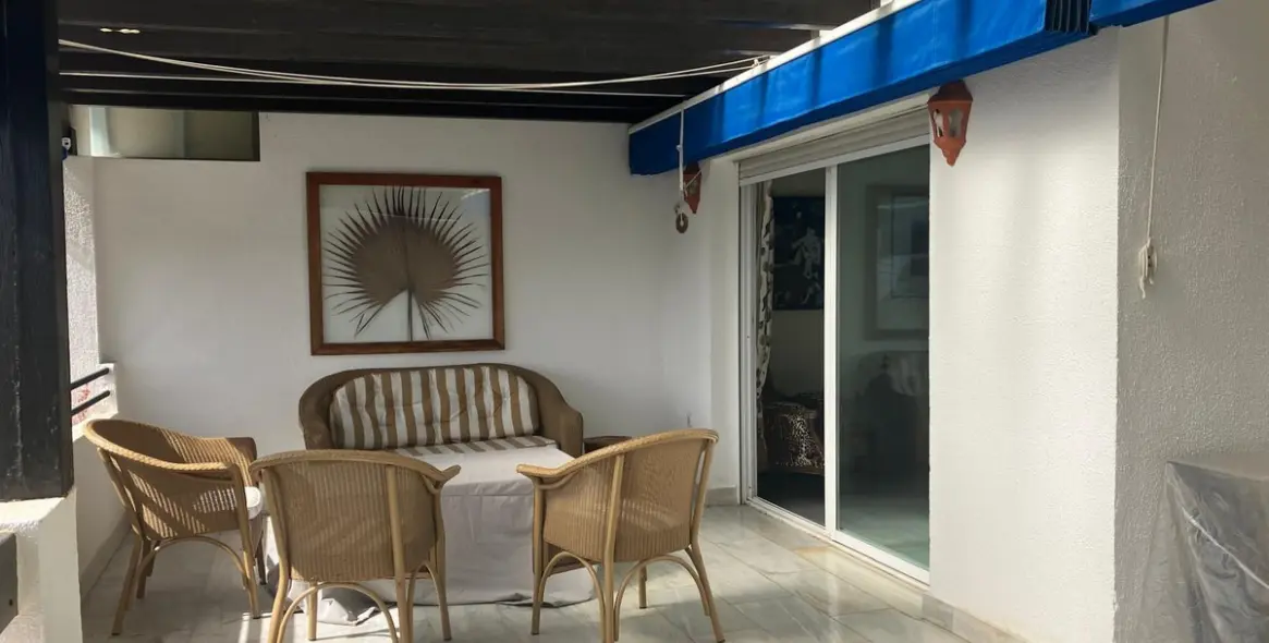 Sale of middle floor apartment in Puerto Banús 10