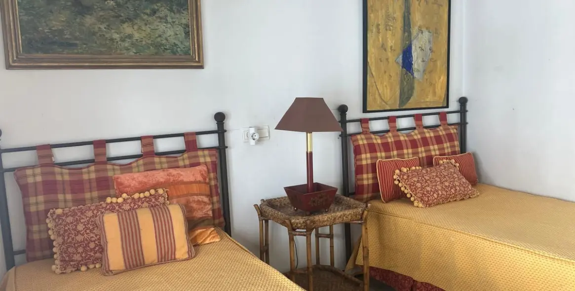 Sale of middle floor apartment in Puerto Banús 19
