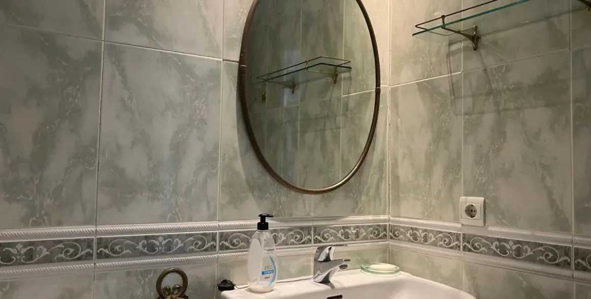 Sale of middle floor apartment in Puerto Banús 23