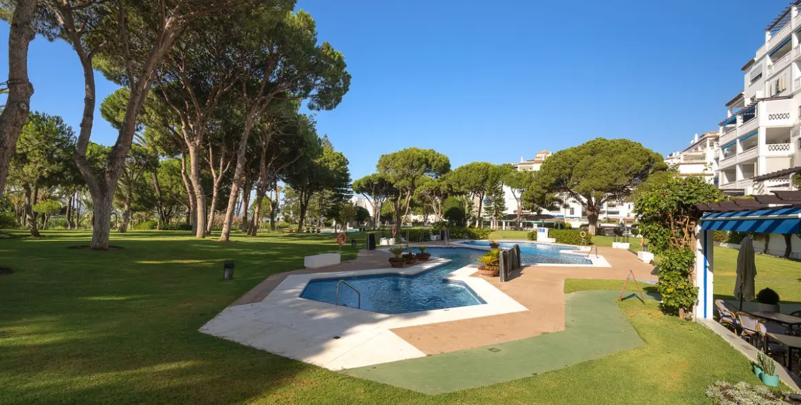 Продажа апартаментов на среднем этаже в Puerto Banús 43