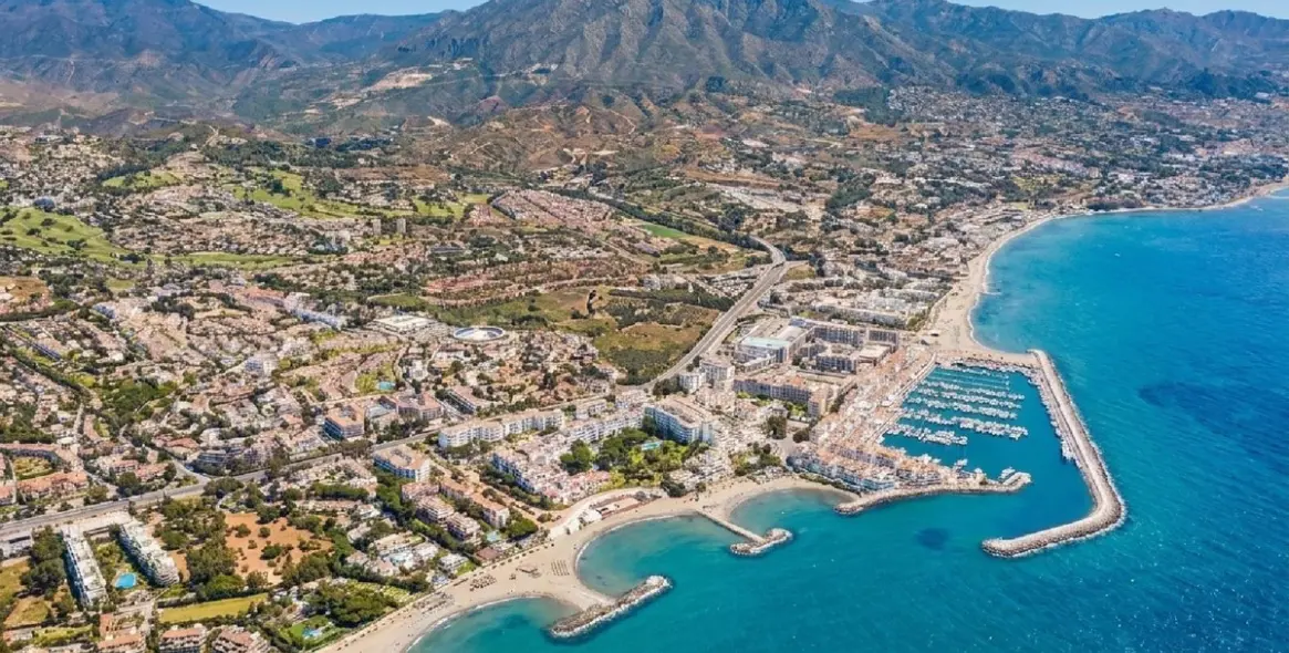Продажа апартаментов на среднем этаже в Puerto Banús 86