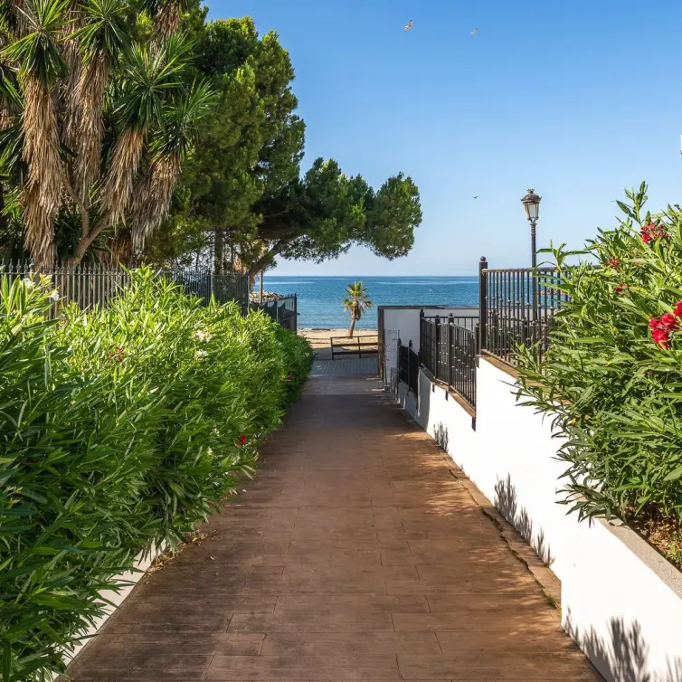 Продажа апартаментов на среднем этаже в Puerto Banús