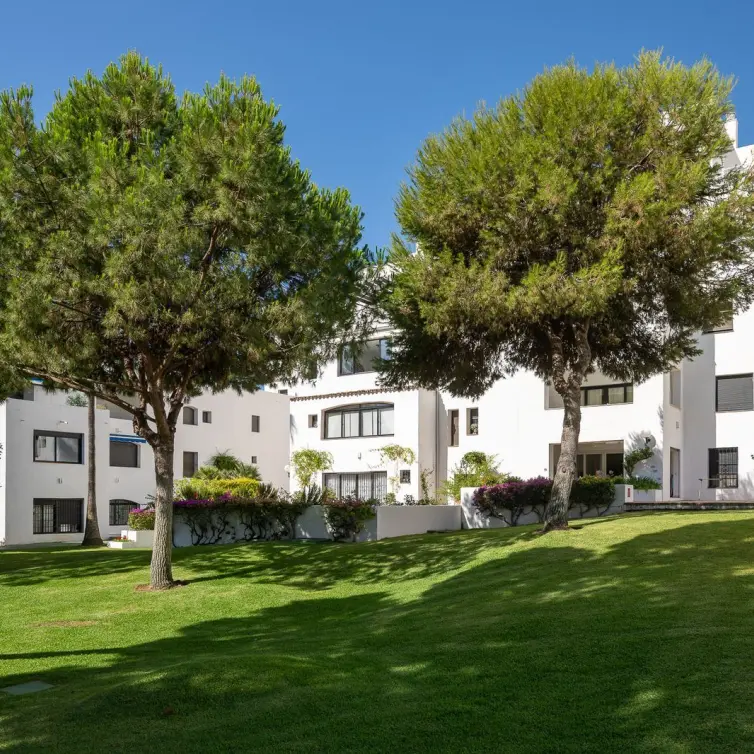 Продажа апартаментов на среднем этаже в Puerto Banús