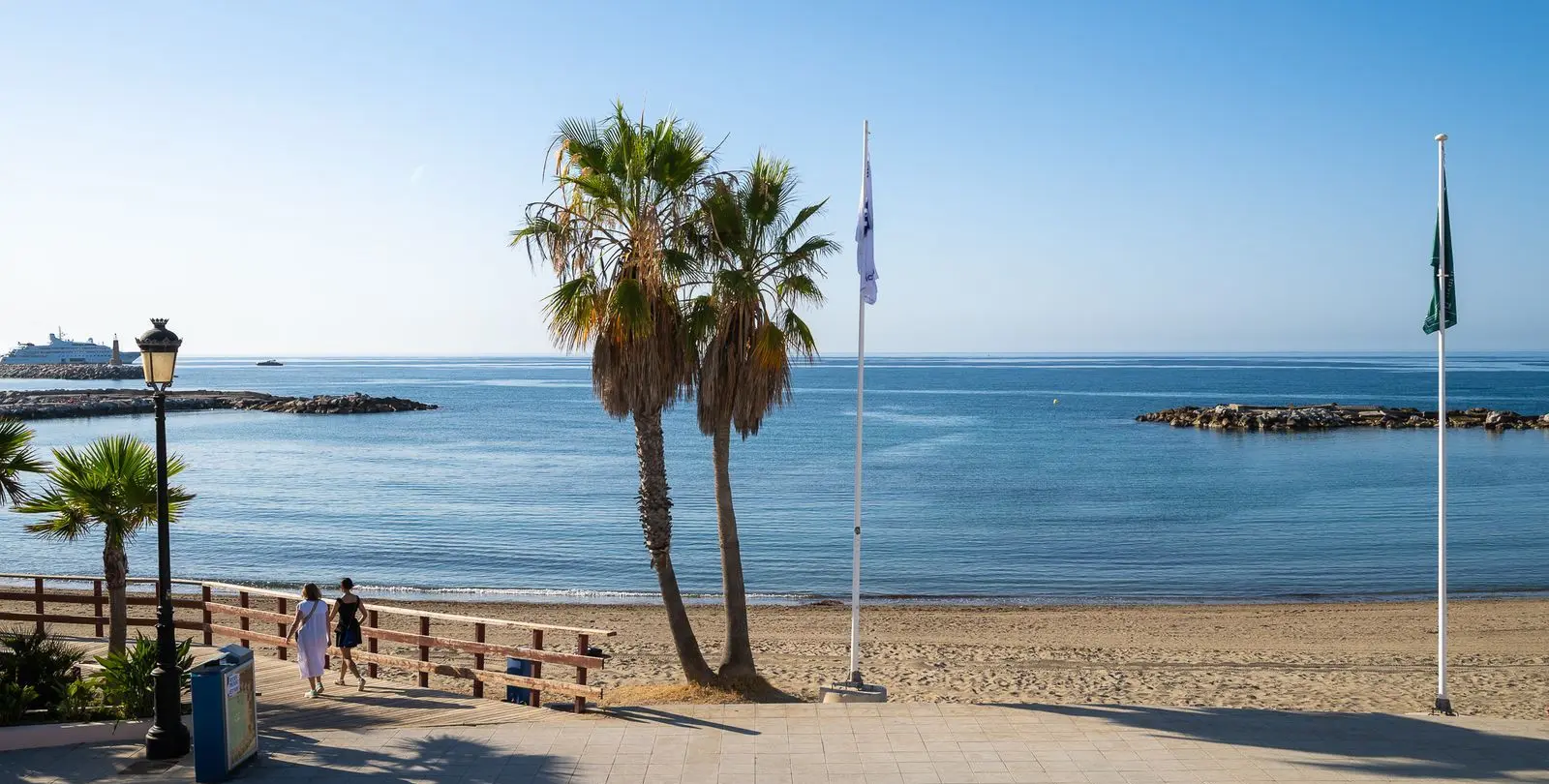 Sale of middle floor apartment in Puerto Banús 12