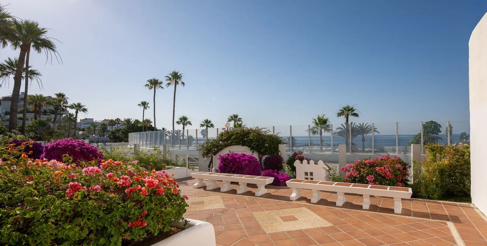 Sale of middle floor apartment in Puerto Banús 15