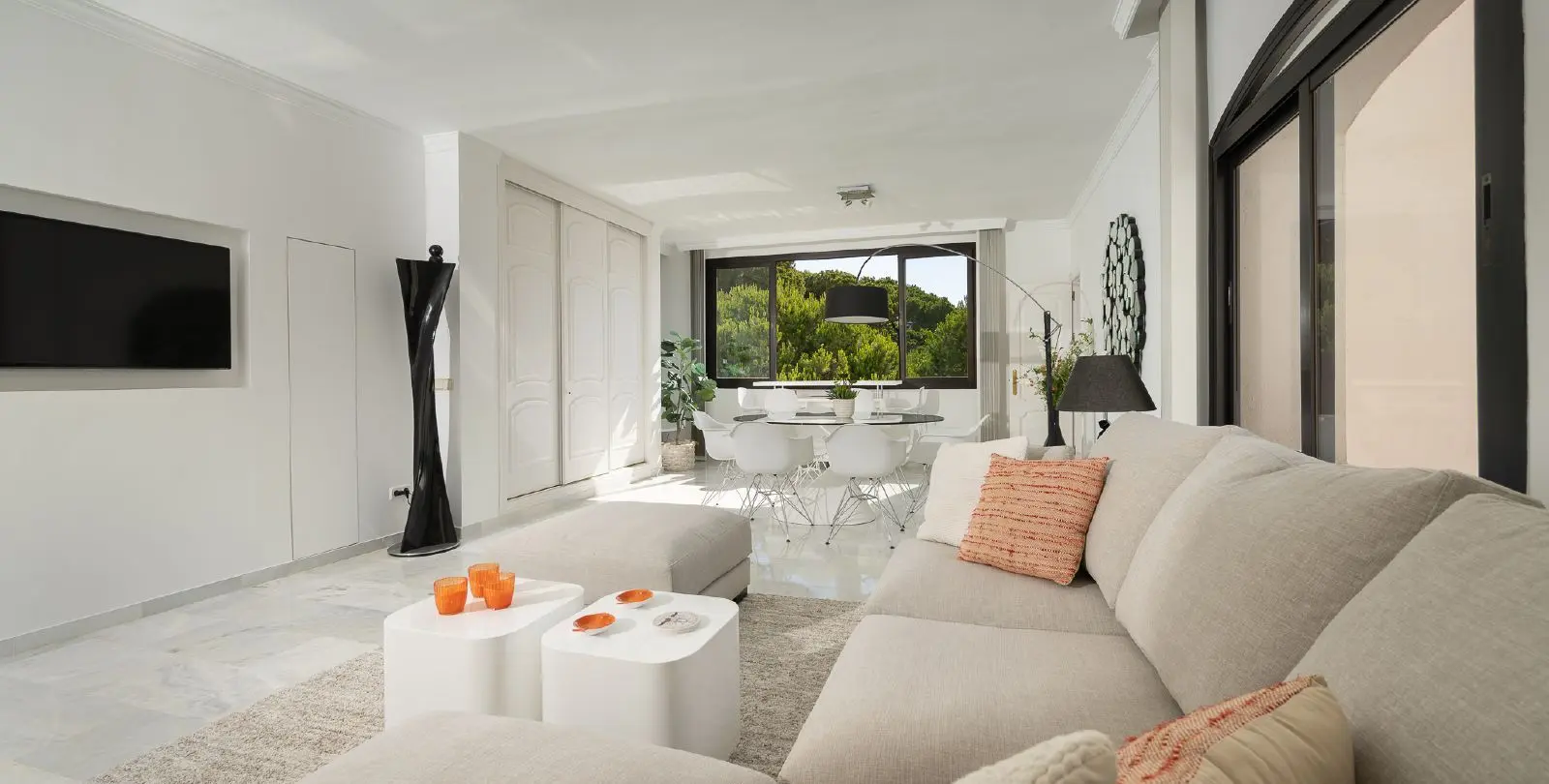 Sale of middle floor apartment in Puerto Banús 18