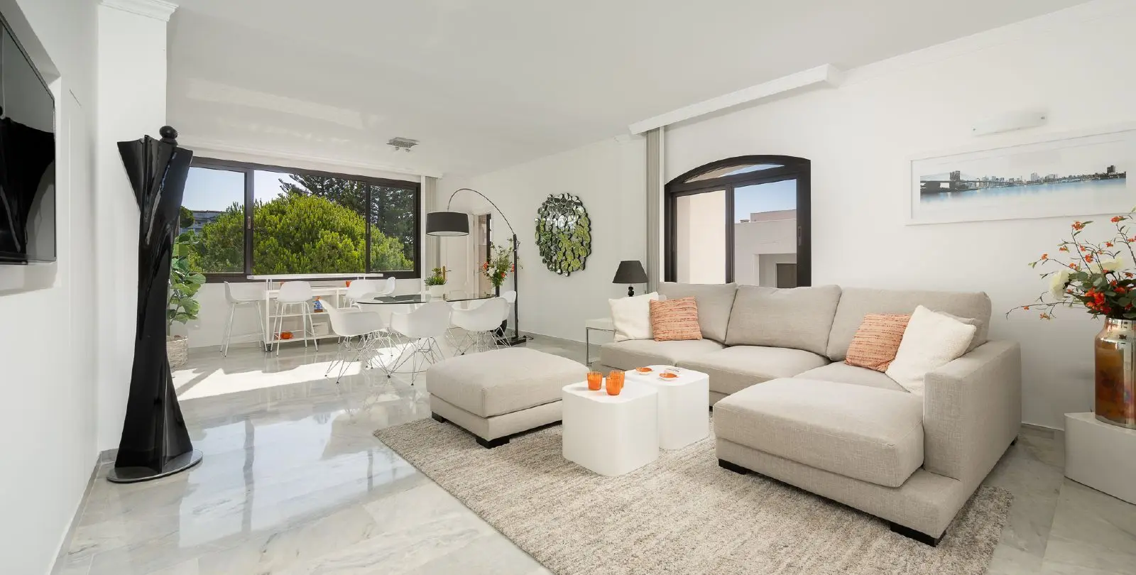 Sale of middle floor apartment in Puerto Banús 21