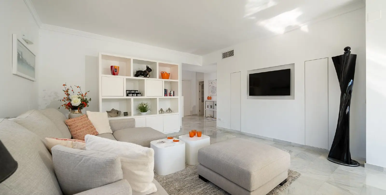 Sale of middle floor apartment in Puerto Banús 22